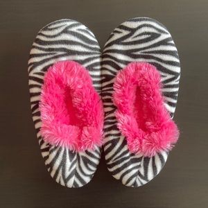 Women’s Fuzzy Slippers
